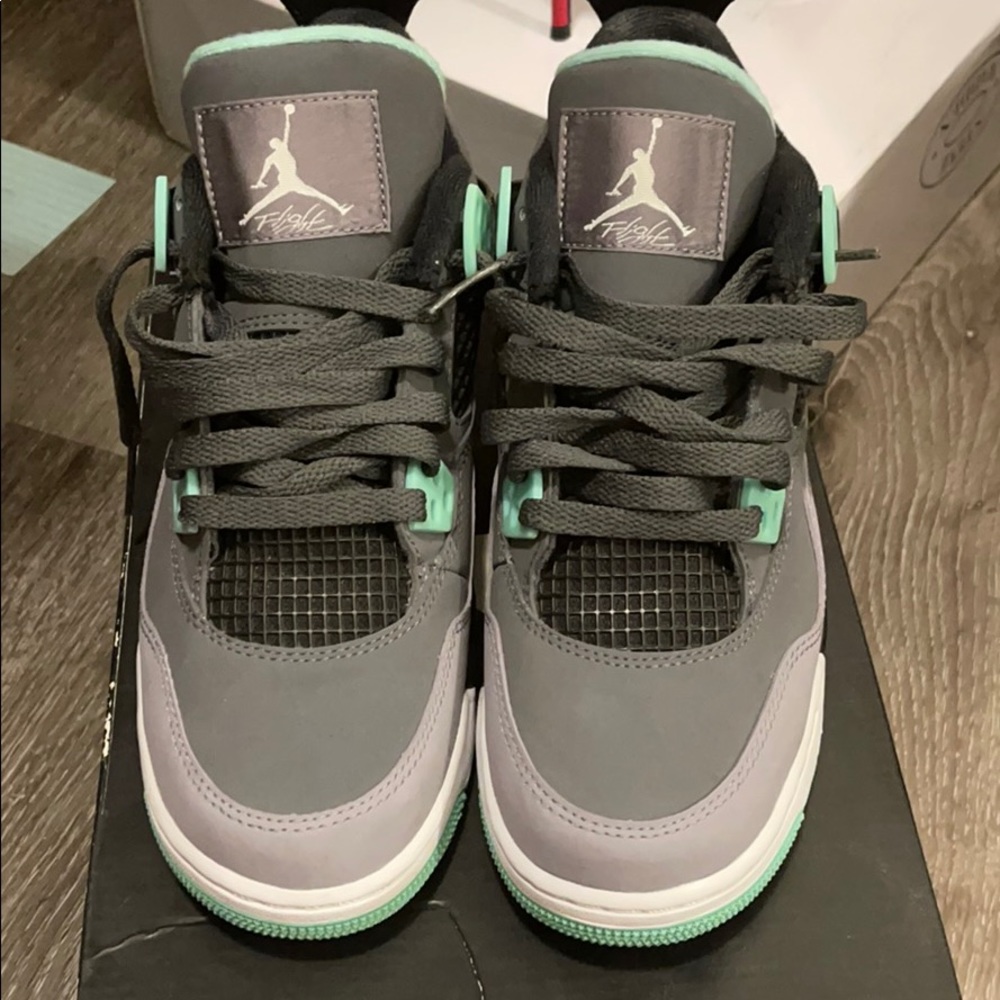 Air Jordan 4 retro GRADE SCHOOL SZ 5 green glow